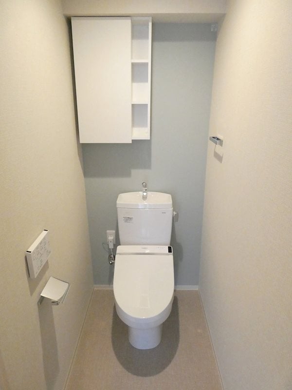 トイレ(写真は501号室です（参考）)