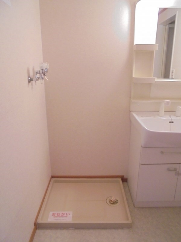 物件内観写真16　(洗濯機置き場 写真は202号室です（参考）)