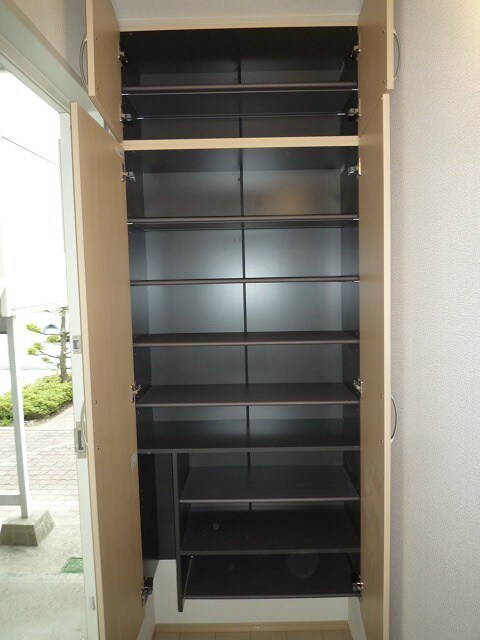 物件内観写真8　(写真は102号室です)