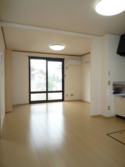 物件内観写真16　(写真は102号室です)