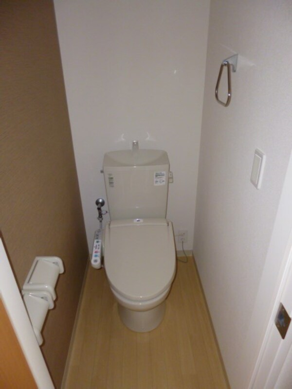 トイレ(※写真は103号室のお部屋です。)