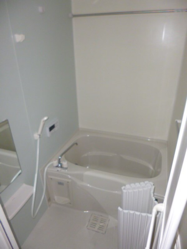 風呂画像(※写真は103号室のお部屋です。)