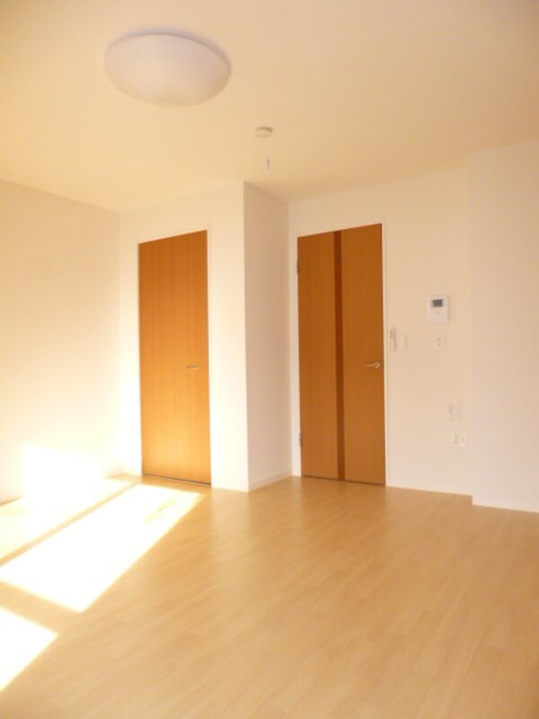 リビング(※写真は103号室のお部屋です。)
