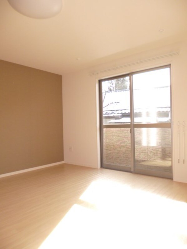 リビング(※写真は103号室のお部屋です。)