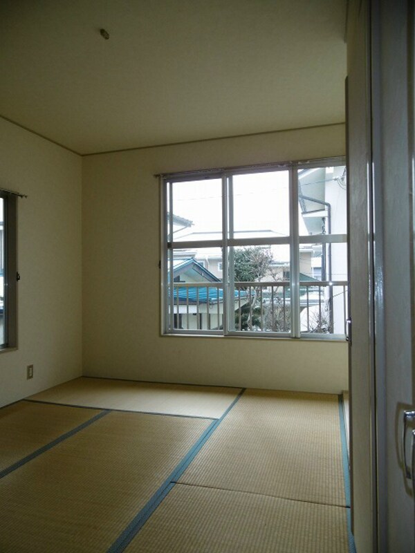 リビング(※写真は別号室です（参考）)