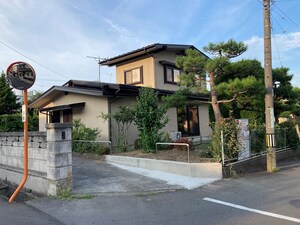三輪２階建貸家外観写真