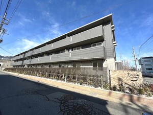 リヴェール中御所A棟外観写真