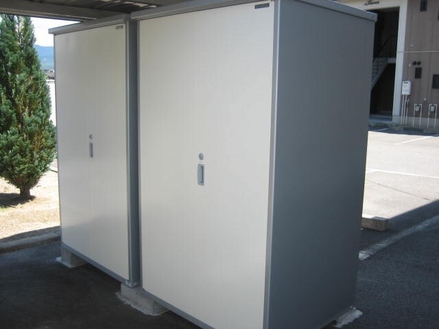 物件内観写真12　(外物置)