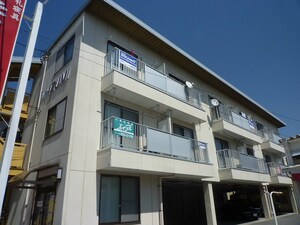 ハイツイズミ外観写真