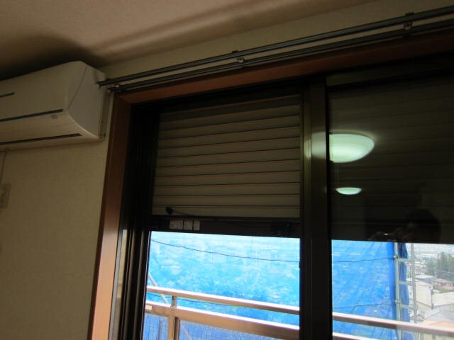 物件内観写真10　(シャッター付です)