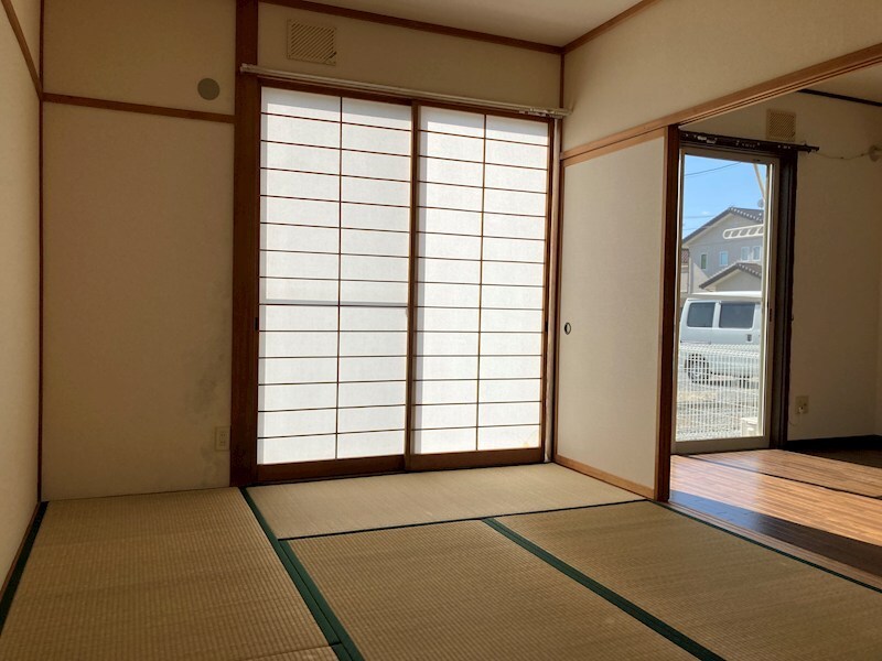 物件内観写真6　(洋室に変更します。)