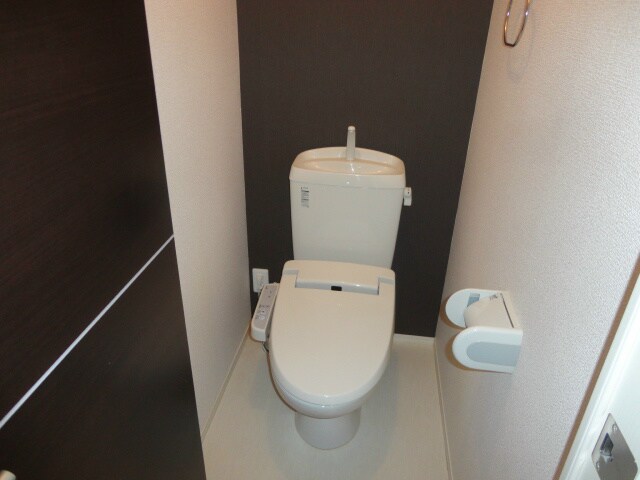 物件内観写真3　(トイレの様子)