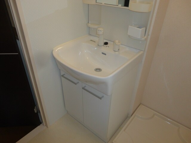 物件内観写真10　(洗面化粧台の様子)