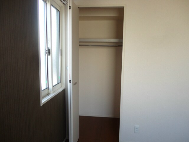 物件内観写真11　(ベッドルームの収納)