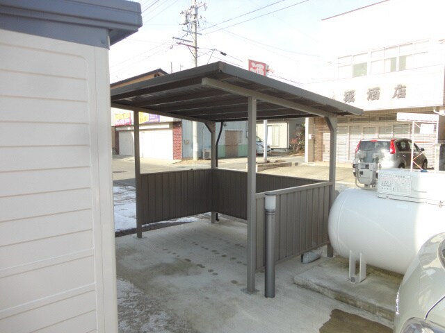 物件内観写真13　(自転車はこちらへ)