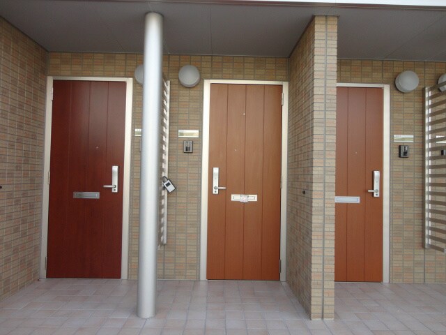 物件内観写真14　(モダンなエントランスが素敵)