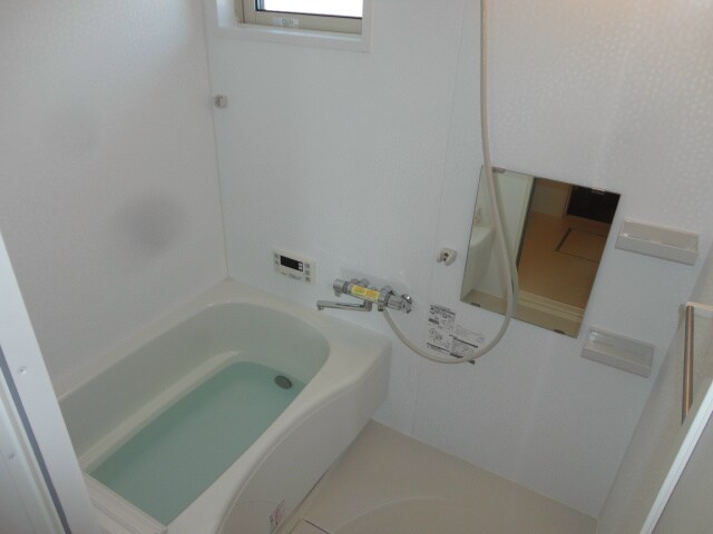 物件内観写真23　(追炊き＆窓も付いてます)