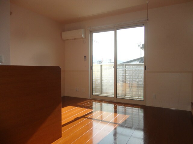 物件内観写真26　(陽当たり良い２階のお部屋です)