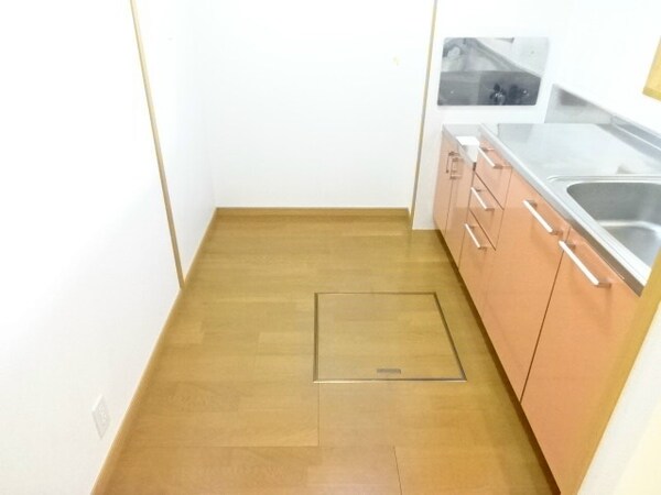 キッチン(写真は103号室です（参考）)
