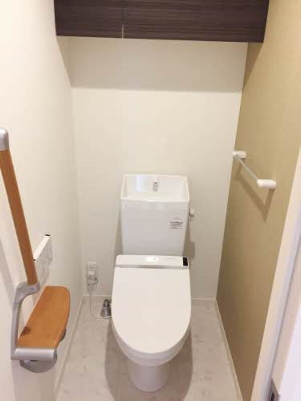 トイレ(写真は206号室です（参考）)