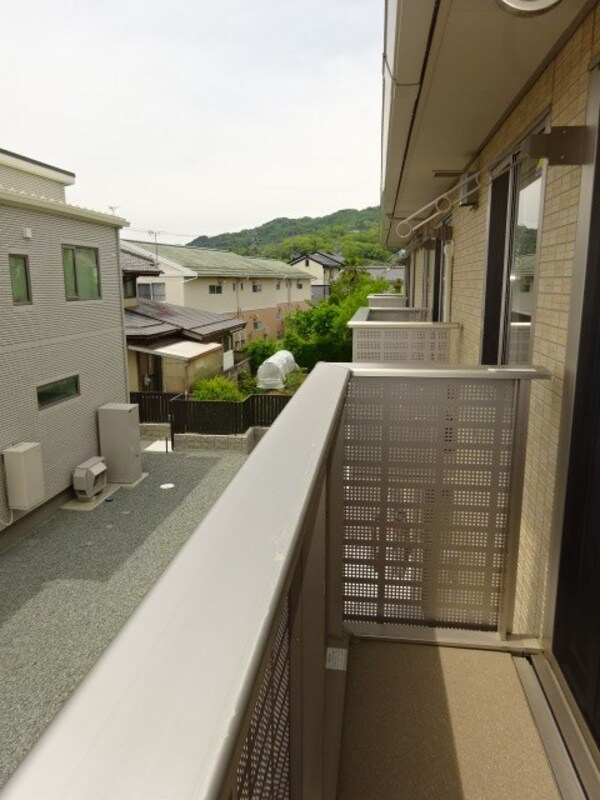 ベランダ(写真は201号室です（参考）)