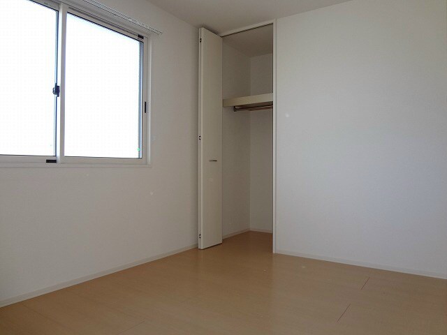 物件内観写真6　(2階の画像です。)