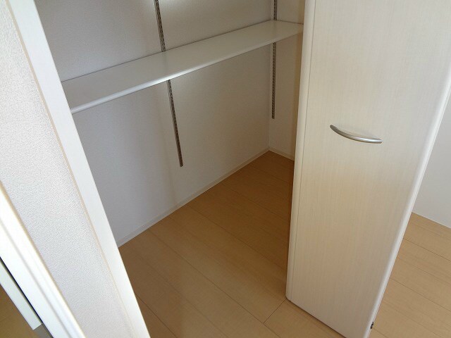 物件内観写真10　(2階の画像です。)