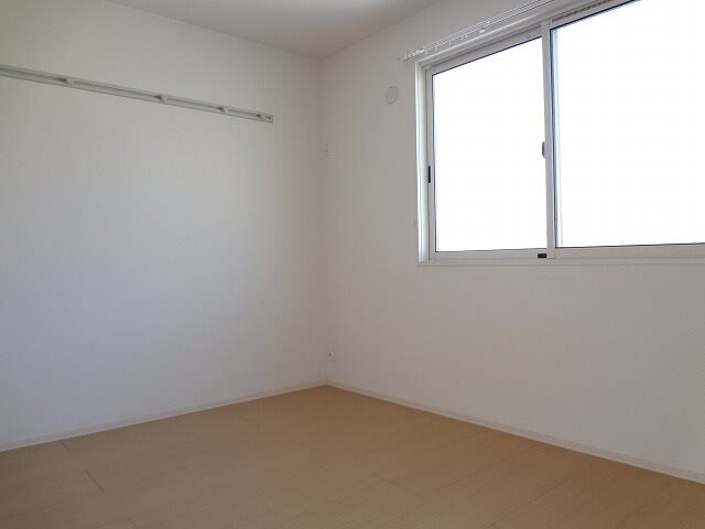 物件内観写真14　(2階の画像です。)