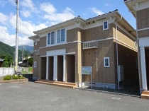 ベルソーレA棟の外観写真