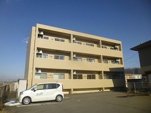 ブレインマンション飯山外観写真