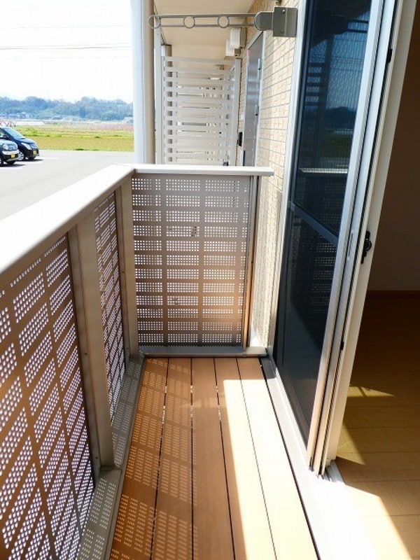 ベランダ(写真は101号室です（参考）)