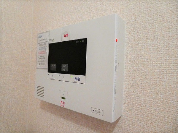 セキュリティ(写真は101号室です（参考）)