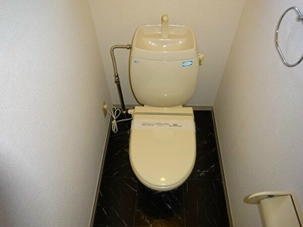 トイレ(※写真は201号室です（参考）)