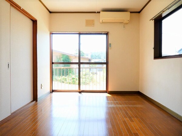 リビング(写真場別部屋です。)