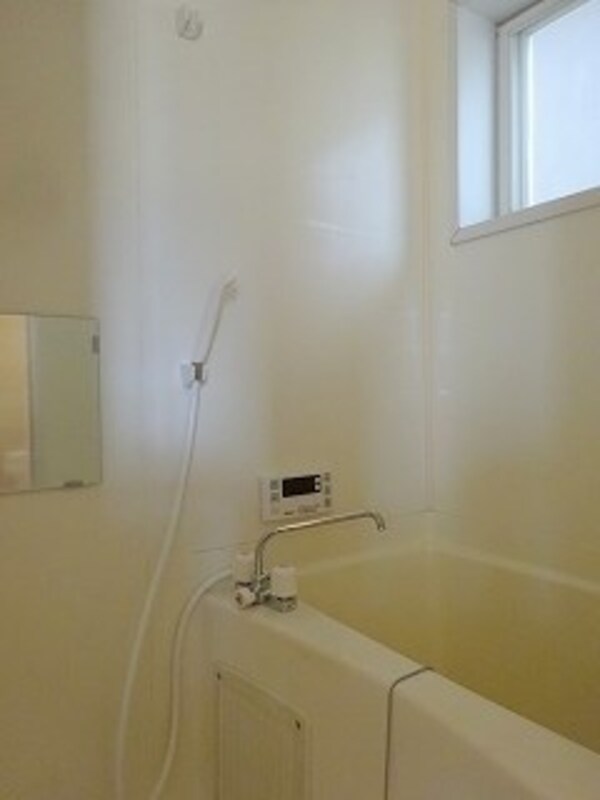 風呂画像(写真は201号室です（参考）)