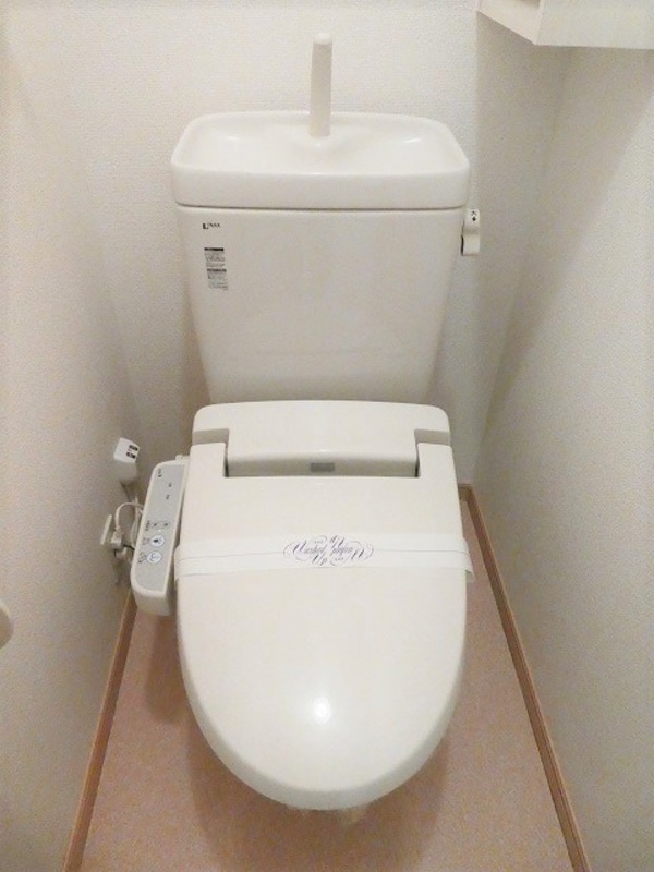 トイレ(写真は101号室です（参考）)