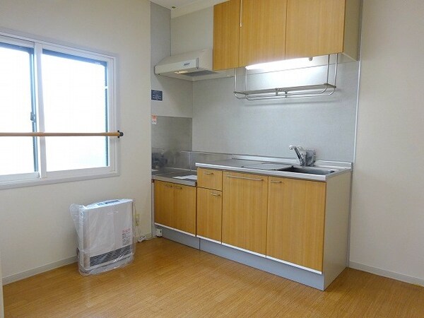 キッチン(写真は201号室です。（参考）)