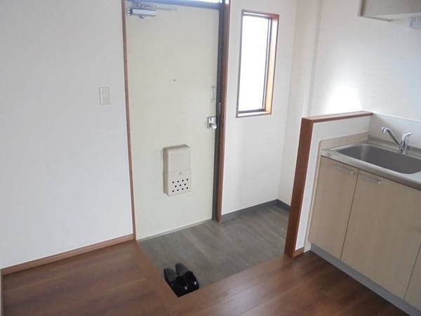 玄関(別のお部屋の写真です)