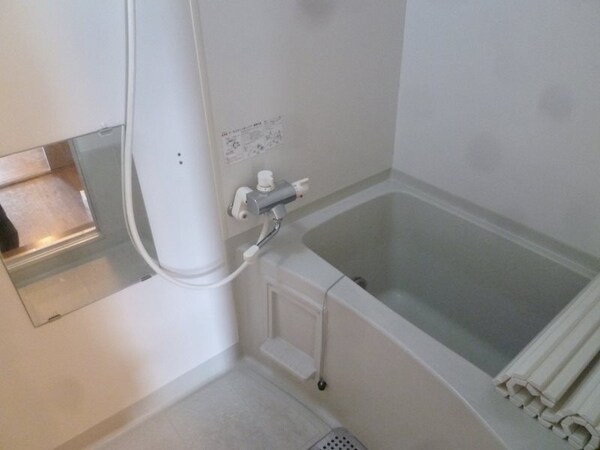 風呂画像(同タイプのお部屋の写真です)