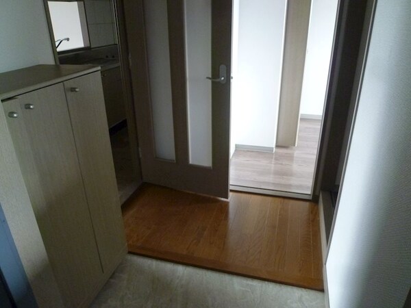 玄関(同タイプのお部屋の写真です)