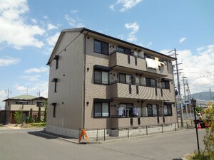 ロイヤルガーデン村井A外観写真