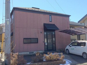ワインレッド貸家外観写真