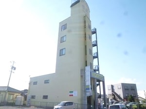 2000ポスト繁里外観写真