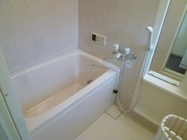 風呂画像(同タイプのお部屋の写真です)