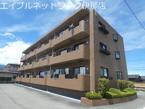 ラフィネ伊那外観写真