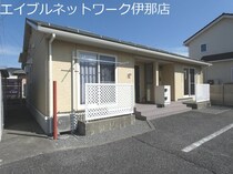 ロイヤルガーデン中島IIの外観写真