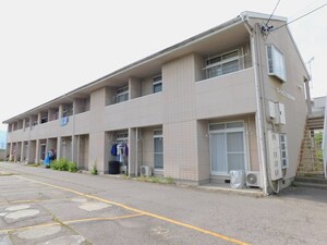 ロイヤルコーポ松本１号棟外観写真