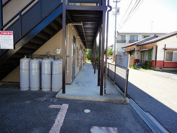 エントランス(※写真は別号室です。)