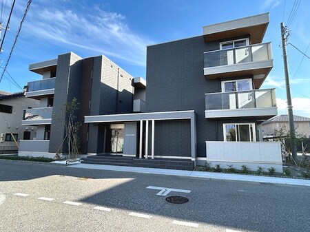 CouR18高宮E外観写真