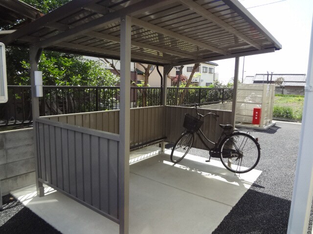物件外観写真3　(駐輪場)
